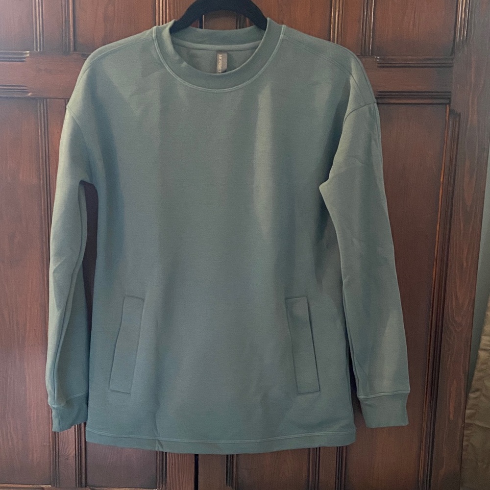 Mondetta Women's Green Sweatshirt